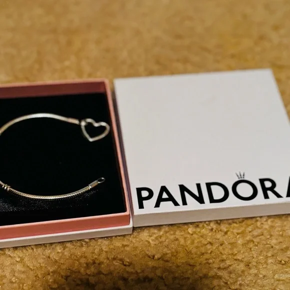 Pandora Silver Heart Charm Bracelet - Picture 1 of 3
